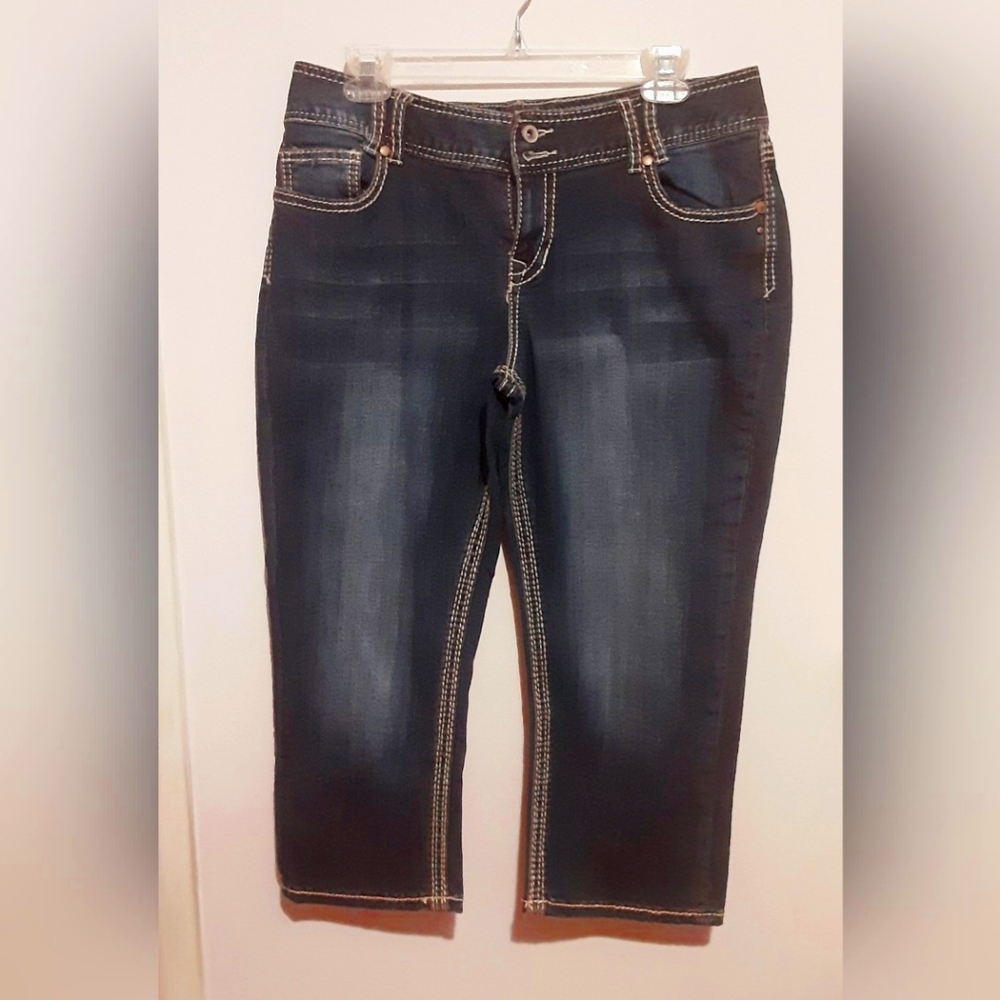 Maurices Denim Capris Bold stitch Low rise